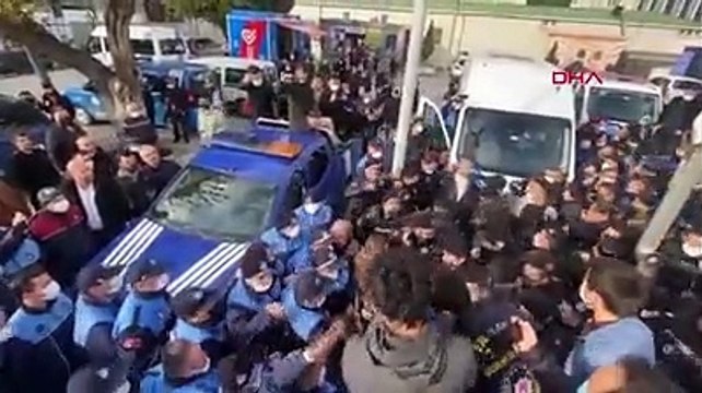 Esenler'de İBB zabıtaları ile belediye zabıtaları birbirine girdi: Olaya çevik kuvvet müdahale etti