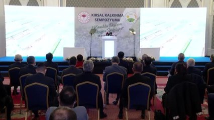 Bakan Pakdemirli, "Kırsal Kalkınma Sempozyumu" öncesi ürün stantlarını gezdi