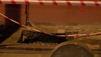 İSTANBUL-BAĞCILAR'DA KALDIRIMDA GÖÇÜK OLUŞTU, 2 BİNA TAHLİYE EDİLDİ