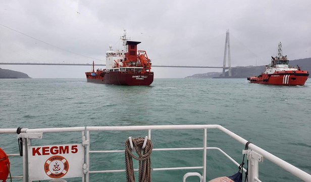 İstanbul Boğazı'nda tanker arızalandı, gemi trafiği durdu