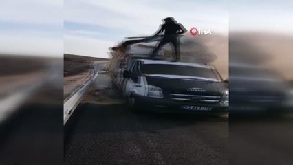 Kamyonetin kasasında çıkan yangın, beton mikseri yardımıyla söndürüldü