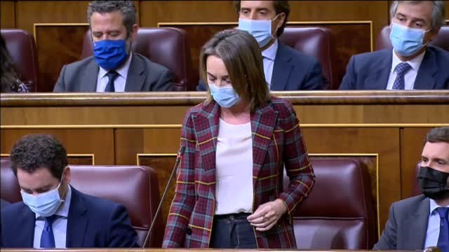 Calviño lamenta que el PP sea el único que tiene una visión gris, triste y destructiva sobre España