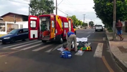Carro e moto batem em rotatória no Jardim Bela Vista e homem fica ferido