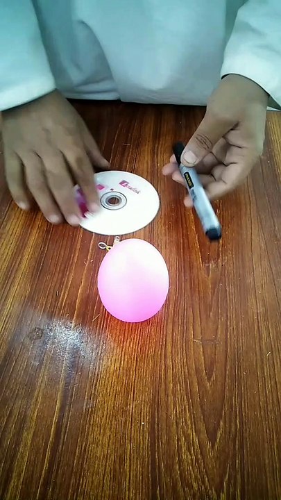 amazing egg table lamp idea.