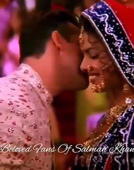 Salman Khan Sweat KISSES To His Movie Heroins ❤❤ Watch This Amazing Mashup Song