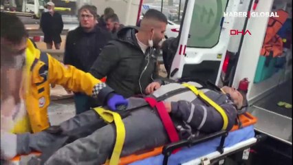 Son Dakika Esenyurt Haramidere'de kum dolu kamyon moto kuryenin üzerine devrildi