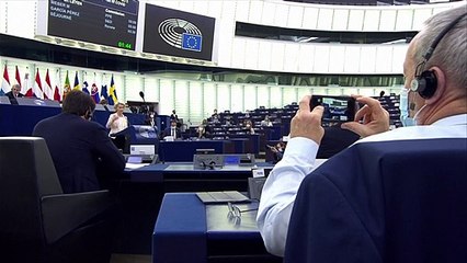 'Ômicron pode se tornar dominante na UE em janeiro'