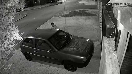 Vídeo mostra momento em que carro foi furtado por ladrões