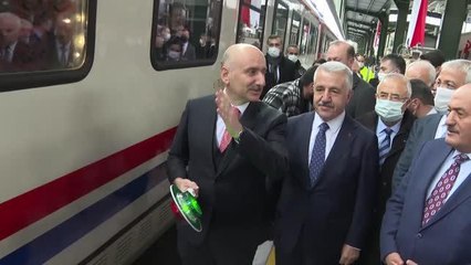 Bakan Karaismailoğlu, seferlerine yeniden başlayan Turistik Doğu Ekspresi'ni uğurladı