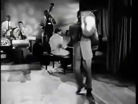 Le moonwalk a été exécuté pour la première fois par Bill Bailly à New York en 1955, 28 ans avant que Michael Jackson ne l'exécute