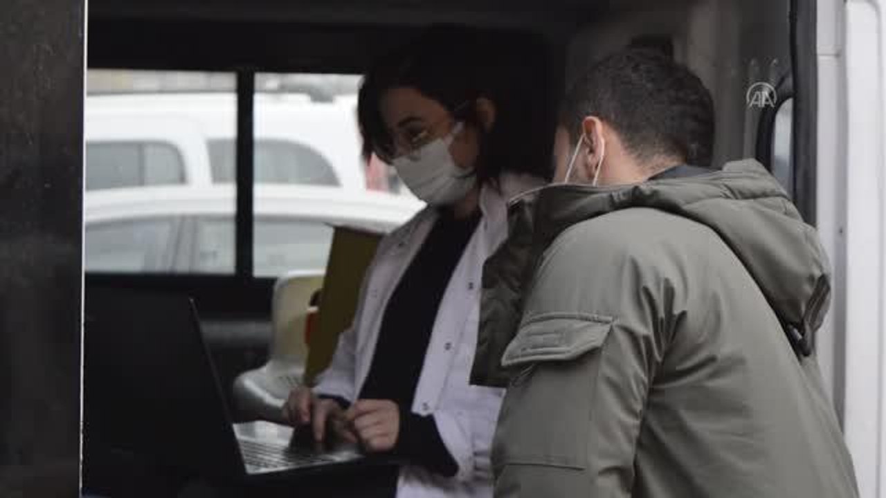 Sağlık çalışanları AA'nın "Yılın Fotoğrafları" oylamasına katıldı