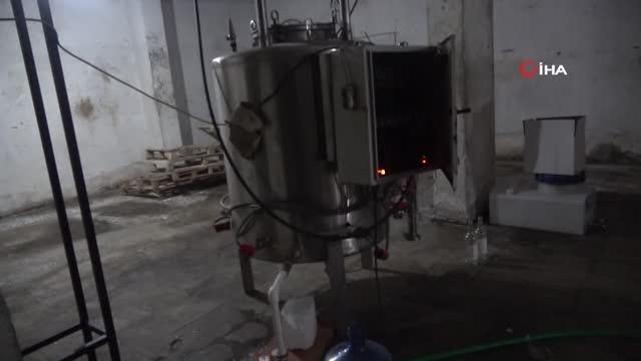 Polis sahte içki üretenlere göz açtırmıyor... Baskında 1 ton sahte içki ele geçirildi