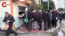 Adana’da 1 liralık ekmek kuyruğu