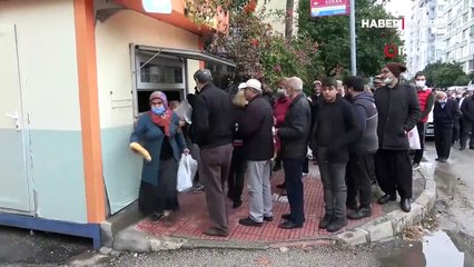 Adana’da Halk Ekmek kuyruğu