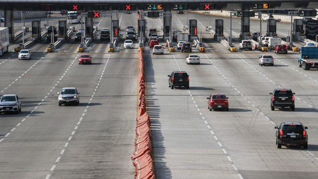 Senado avala castigar hasta con 7 años de prisión a quien tome casetas y cobre peaje