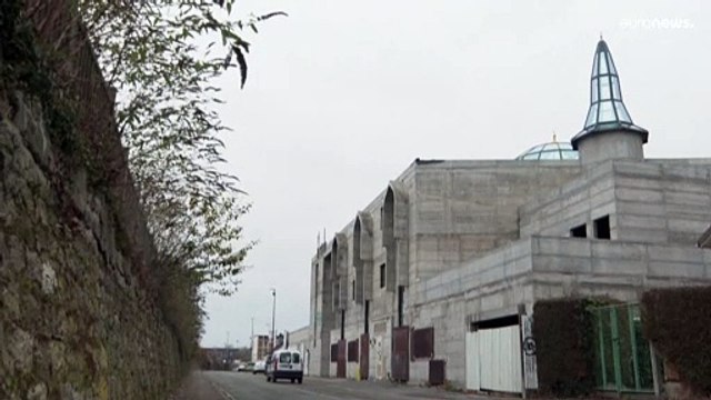 Во Франции закрывают мечети