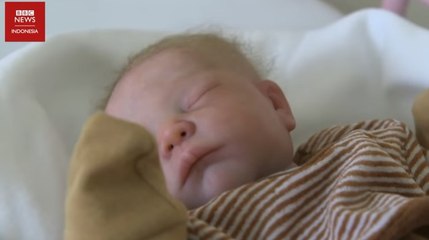 Boneka yang sangat mirip bayi betulan, membantu para ibu 'terlahir kembali' -