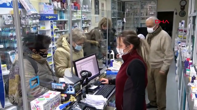 Edirne'de eczanelerde adım atacak yer kalmadı; Bulgaristan vatandaşları ilaç için akın ediyor