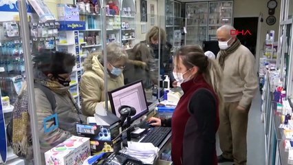 Edirne'de eczanelerde adım atacak yer kalmadı; Bulgaristan vatandaşları ilaç için akın ediyor
