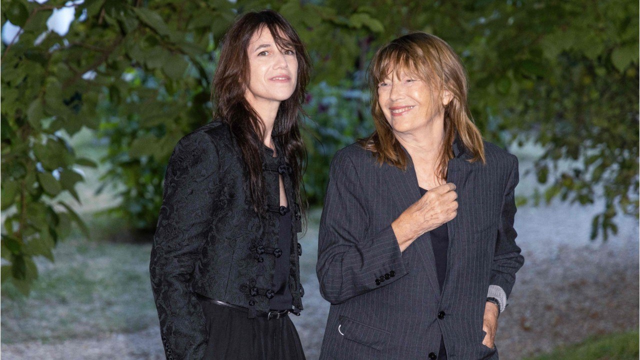 GALA VIDEO - Jane Birkin : quelle grand-mère est-elle pour ses petits-enfants ?