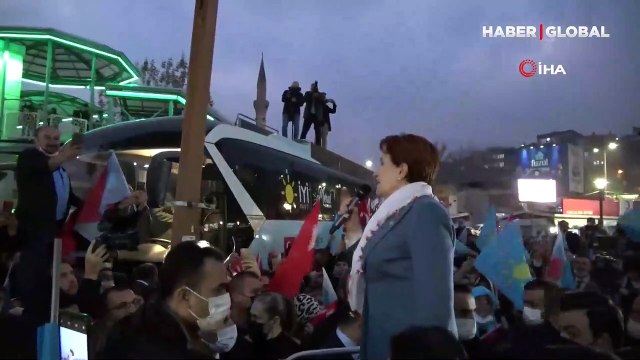 İYİ Parti lideri Akşener'den kendisini bekleyen vatandaşa: Bu bir vebal, hakkınızı helal edin