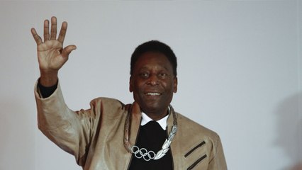 GALA VIDEO - Rechute pour le roi Pelé : l'ex star du foot de nouveau en chimiothérapie