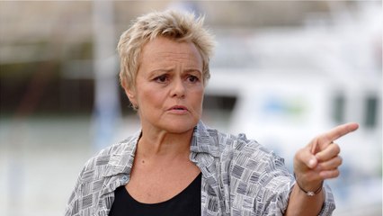 GALA VIDEO - « On est bancal " : Muriel Robin évoque sa vie d'enfant illégitime et la liaison de sa mère