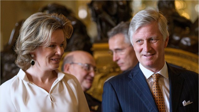GALA VIDEO - PHOTO – Le roi Philippe de Belgique et la reine Mathilde enlacés et amoureux pour leurs 22 ans de mariage