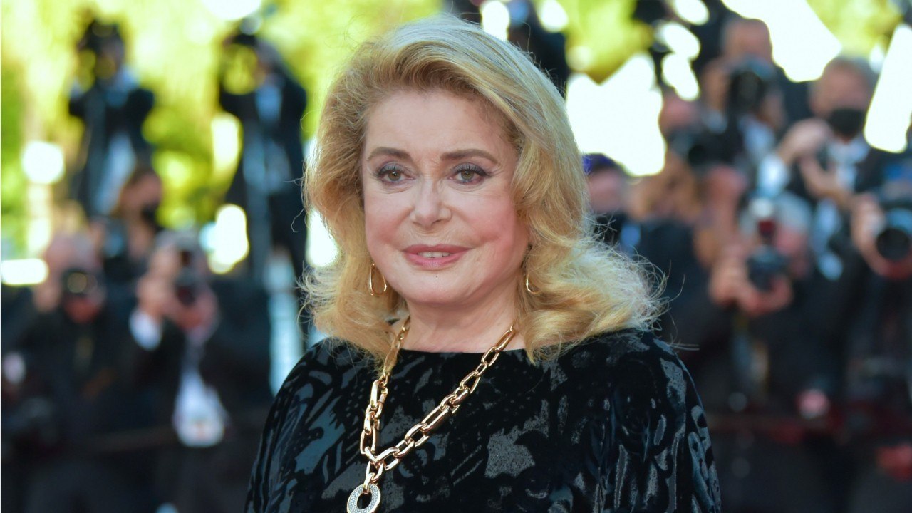 GALA VIDEO - « J'ai eu beaucoup de chance " : Catherine Deneuve se livre sur son AVC