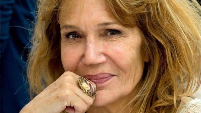 GALA VIDEO - Clémentine Célarié a lutté contre le cancer : pourquoi elle a caché sa maladie à ses enfants