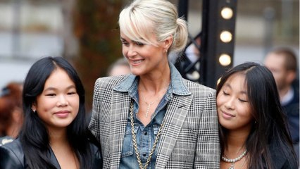 GALA VIDEO – PHOTO – Laeticia Hallyday part à la conquête de l'Ouest avec Jade, Joy… et un ami fidèle.