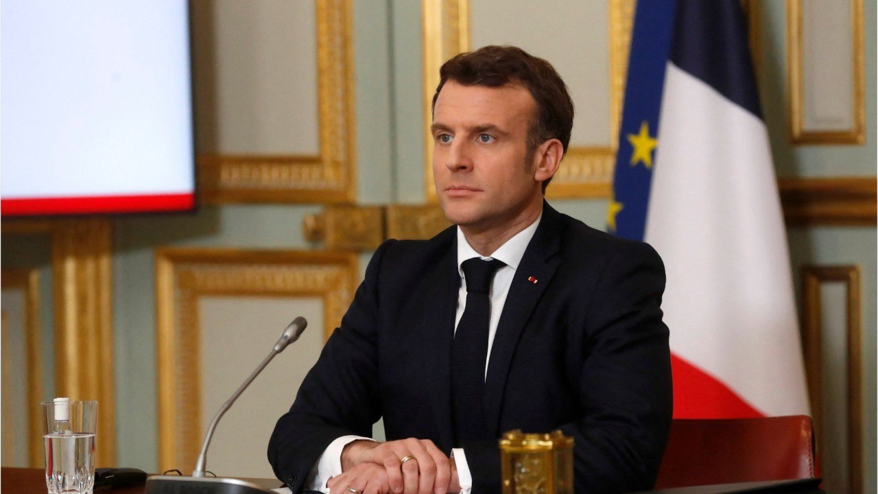 GALA VIDEO - Emmanuel Macron « face à un mur de complexités " : casse-tête autour de la 3e dose du vaccin contre le Covid