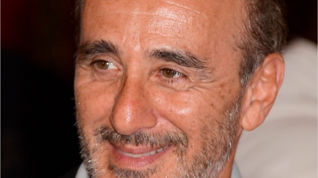 GALA VIDEO - Mon héros, mon Bébel à moi, est mort : Elie Semoun rend hommage à son papa décédé.