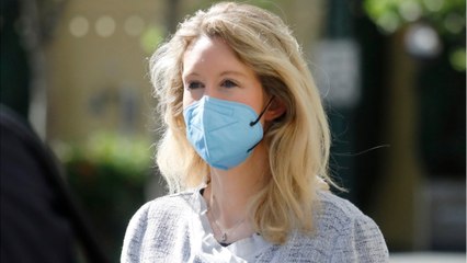GALA VIDEO - Elizabeth Holmes : comment cette jeune milliardaire américaine a escroqué le monde.