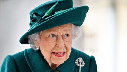 GALA VIDEO - Elizabeth II « trahie par ses enfants " : « Sa vie a été une torture ".