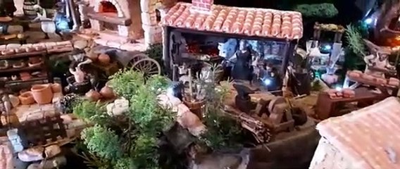 Un couple de Saint-Révérend en Vendée a construit une crèche géante dans sa maison