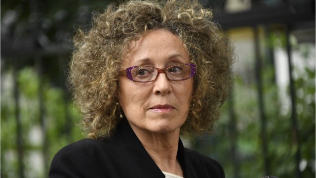 GALA VIDÉO - Mireille Dumas : « Des lunettes aux couches-culottes … Ces contrats pubs qu'on lui a proposés