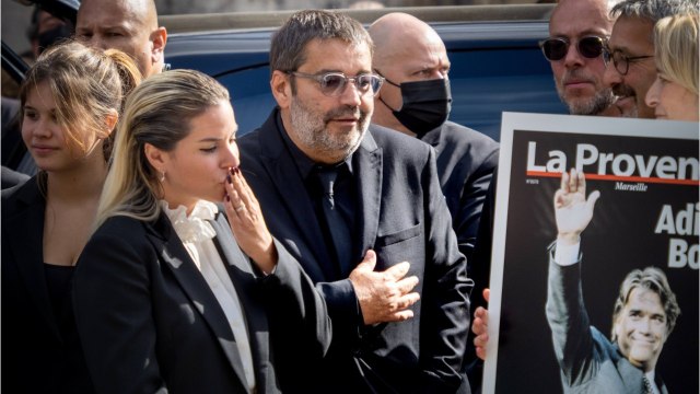 GALA VIDÉO - « Avancer malgré la douleur : les mots touchants de Stéphane Tapie après la mort de son père