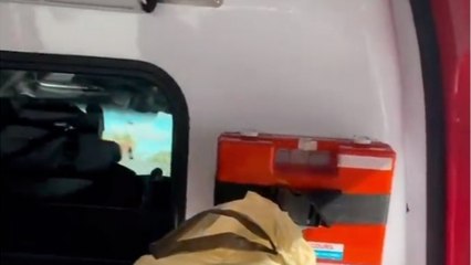GALA VIDEO - PHOTO - Simon, le fils de Benjamin Castaldi, transporté aux urgences après une blessure à la main
