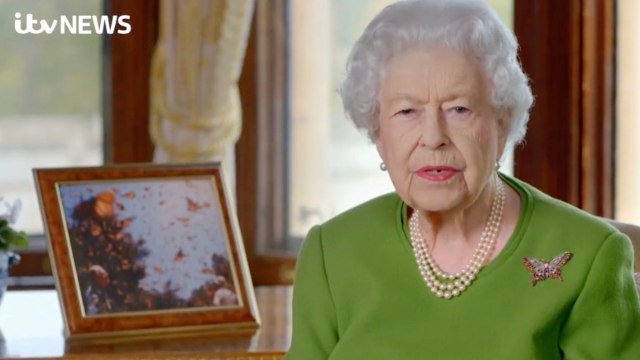 GALA VIDÉO - Elizabeth Il : après son hospitalisation, elle brise le silence et rend hommage au prince Philip (1)