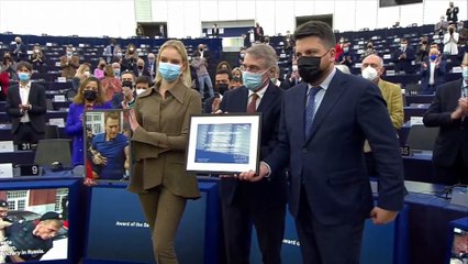 La hija de Navalni alerta contra "flirtear" con tiranos al recoger el Sájarov