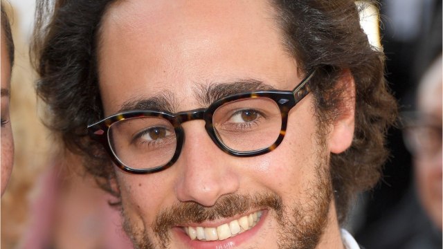 GALA VIDEO - Thomas Hollande : quelles sont ses relations avec sa belle-mère Julie Gayet ?