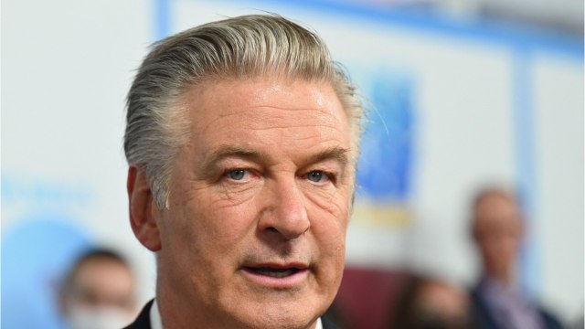 GALA VIDEO - « Elle était mon amie : Alec Baldwin s'exprime pour la 1ère fois depuis la mort d’Halyna Hutchins