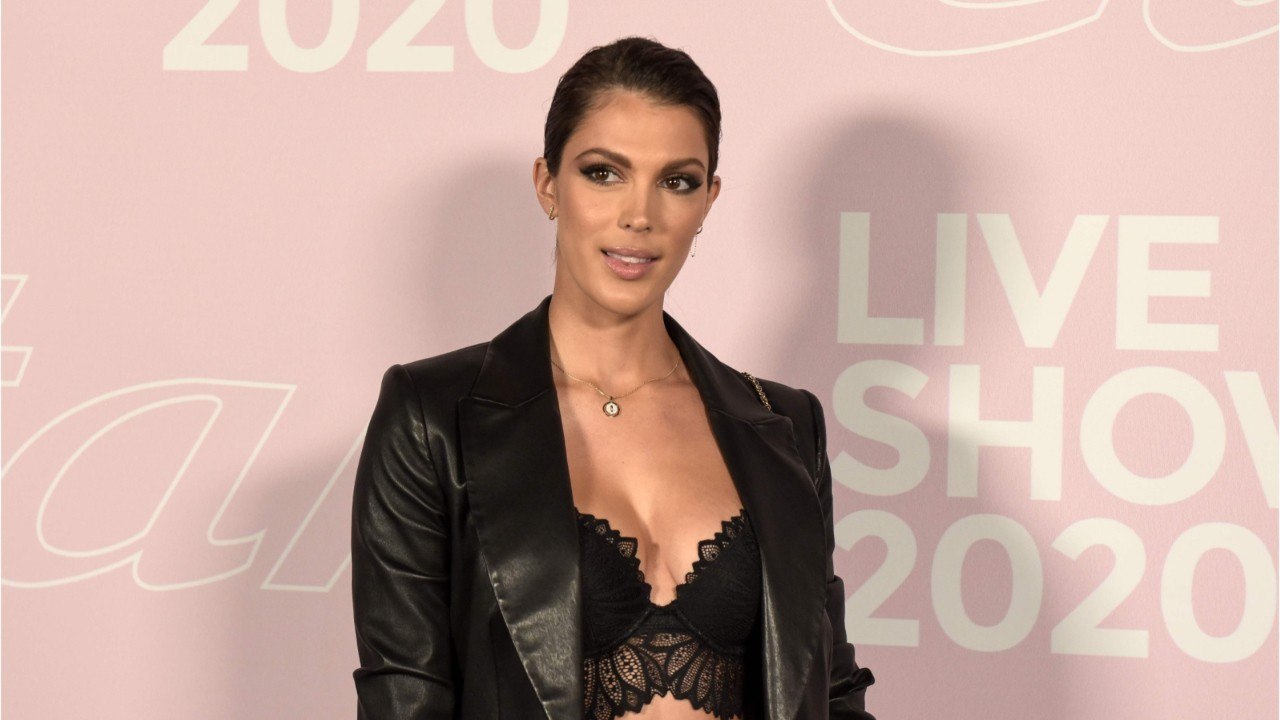 GALA VIDEO - PHOTO – « C'est difficile à vivre " : Iris Mittenaere émue par sa grand-mère atteinte d'Alzheimer.