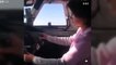 Ce pilote de ligne laisse cette touriste piloter l'avion contenant 50 passagers