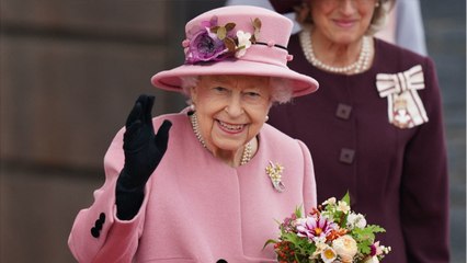 GALA VIDEO - Elizabeth II « en très bonne forme " : Boris Johnson donne des nouvelles de la Reine.