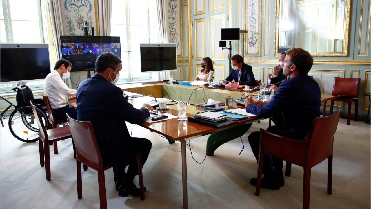 GALA VIDÉO - « Il surveille tout " : Emmanuel Macron met une pression de dingue à ses ministres