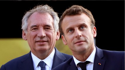 GALA VIDÉO - Emmanuel Macron ingrat ? Pourquoi François Bayrou lui en veut.