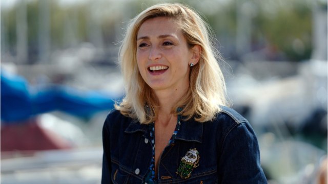 GALA VIDEO - Le saviez-vous ? Thomas Hollande : sa belle-mère, Julie Gayet, n'a pas assisté à son mariage (1)