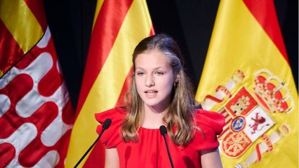 GALA VIDEO - Leonor et Sofia d'Espagne : apparition remarquée ! Letizia n'a qu'à bien se tenir